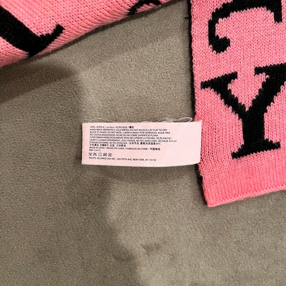 Juicy Couture Pink Black Logo Scarf 9 1/2 X 64 - Picture 4 of 6